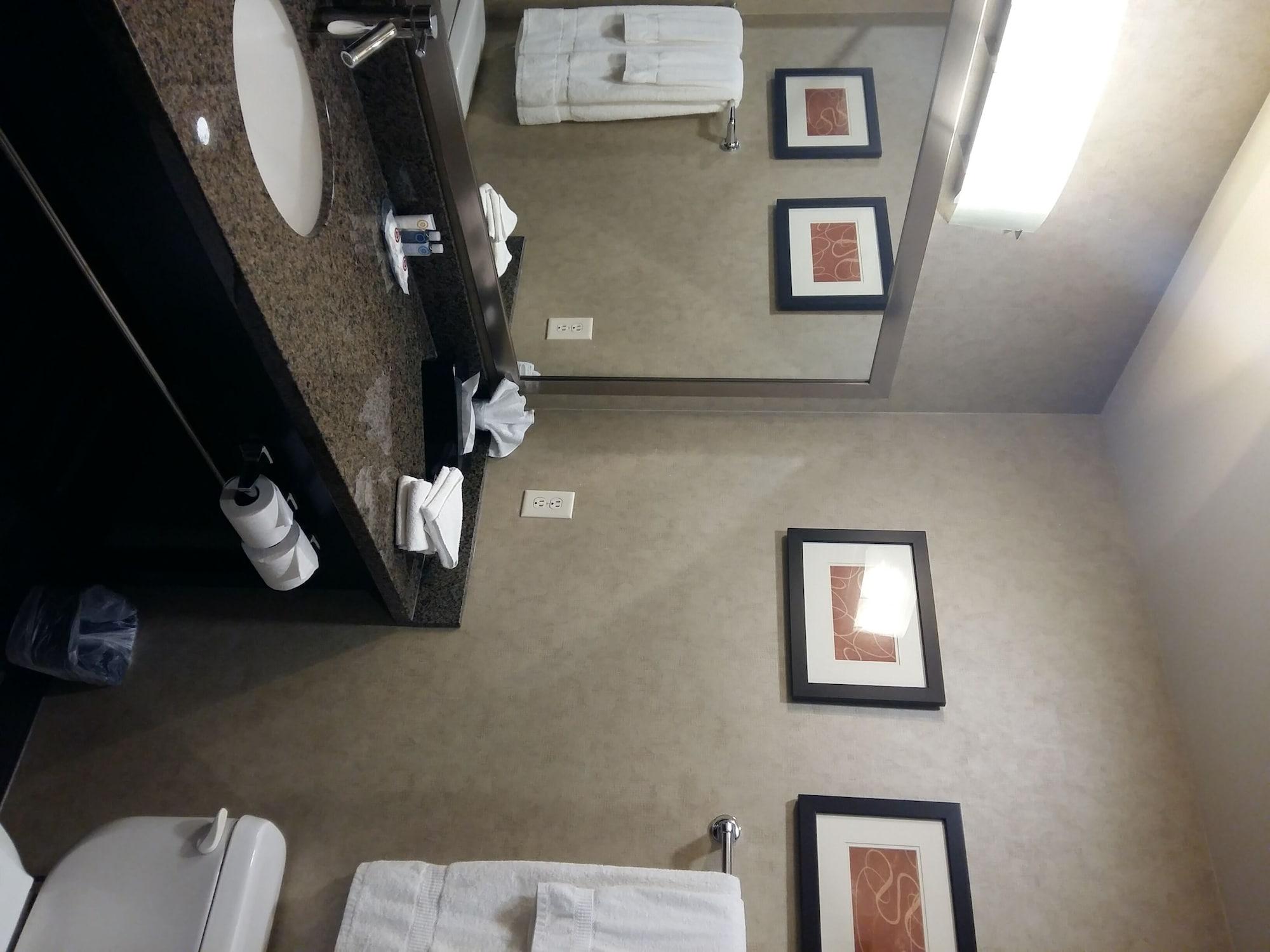 Comfort Suites Kelowna Kültér fotó